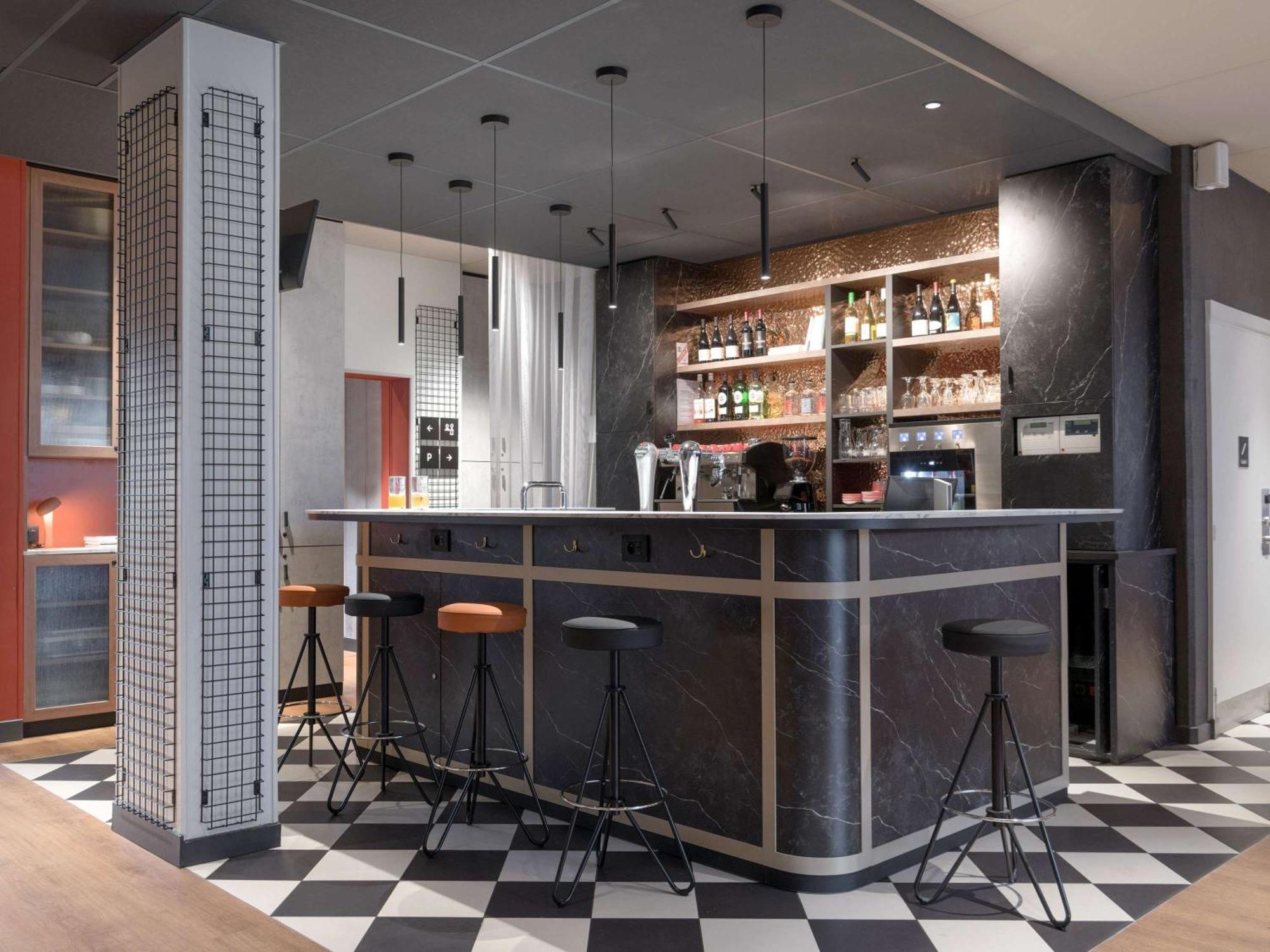 Ibis Paris Rueil Malmaison Экстерьер фото